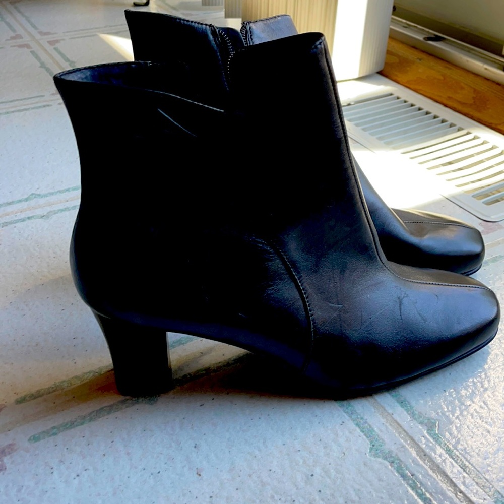 Black leather ankle boots NWT